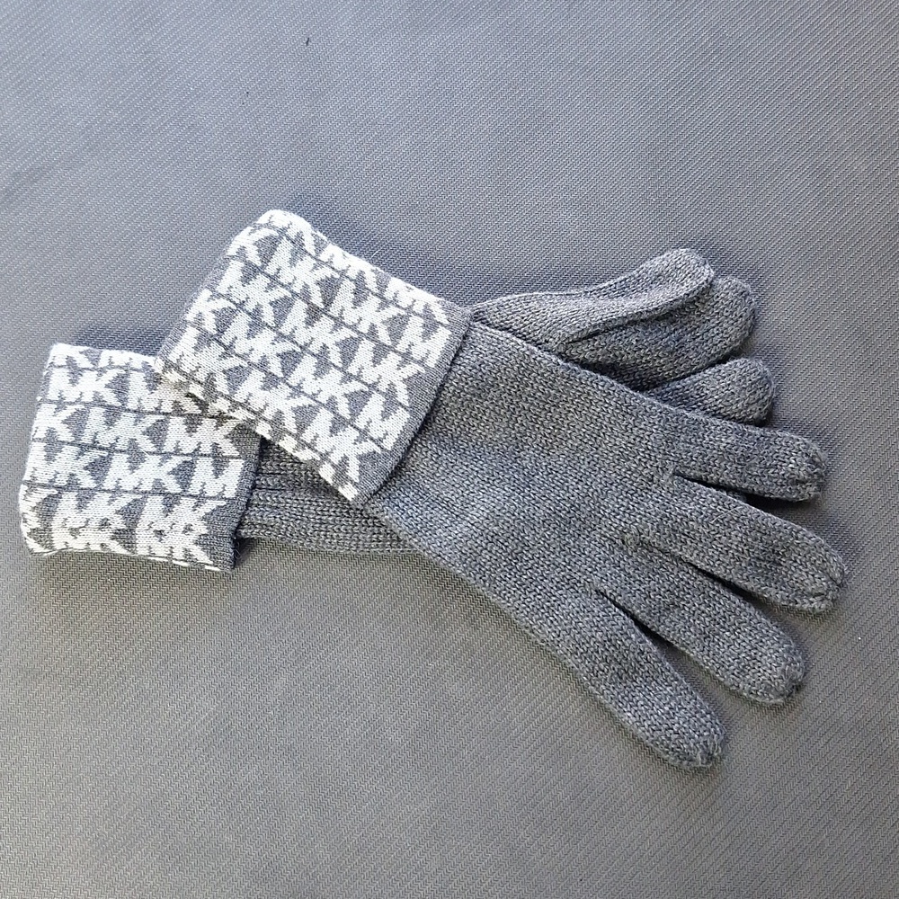Michael Kors Knit Gloves Gray Logo Print Cuff